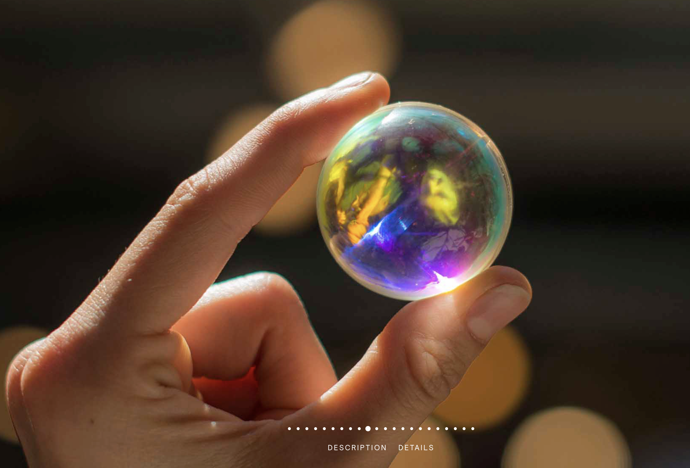 Single dichroic glass crystal with iridescent colour shifting